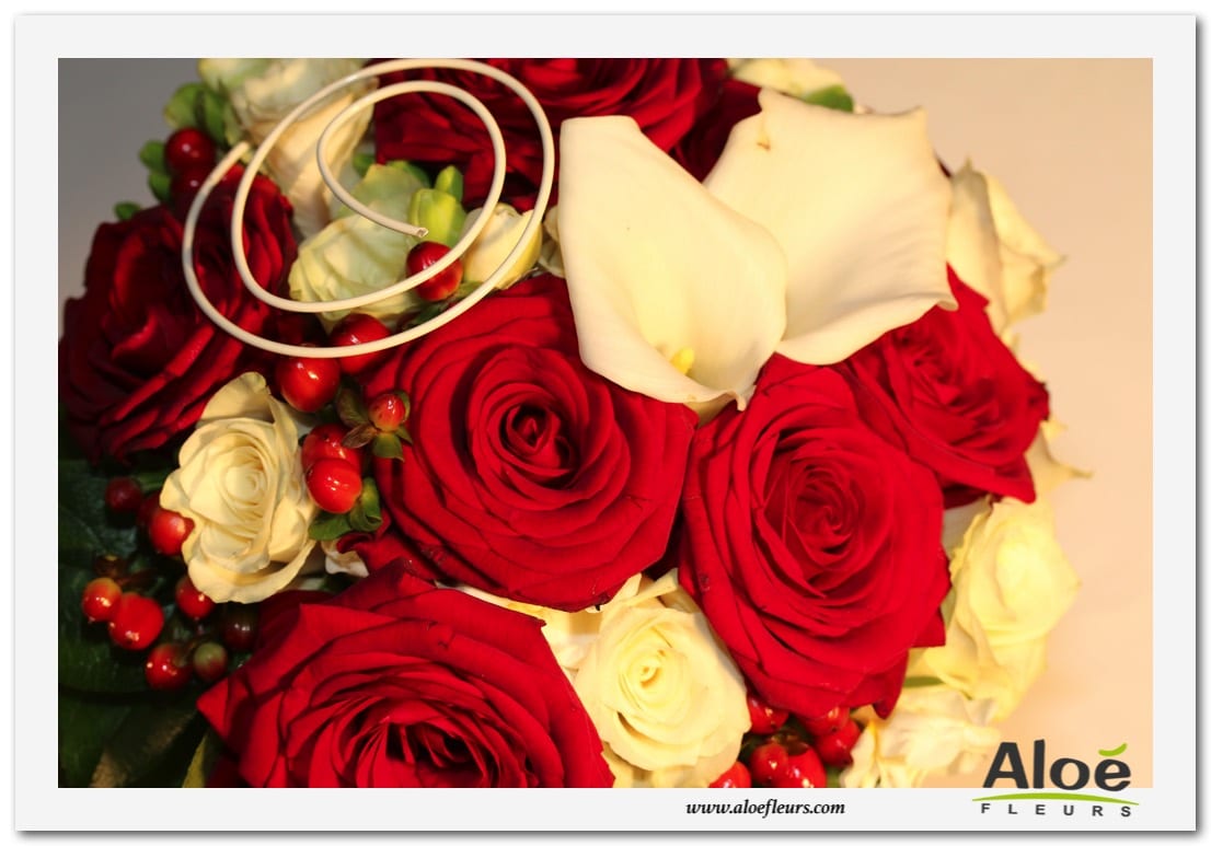 6  Bouquet Mariée Cascade Roses Rouge Et Blanches & Calla & Structure Métal