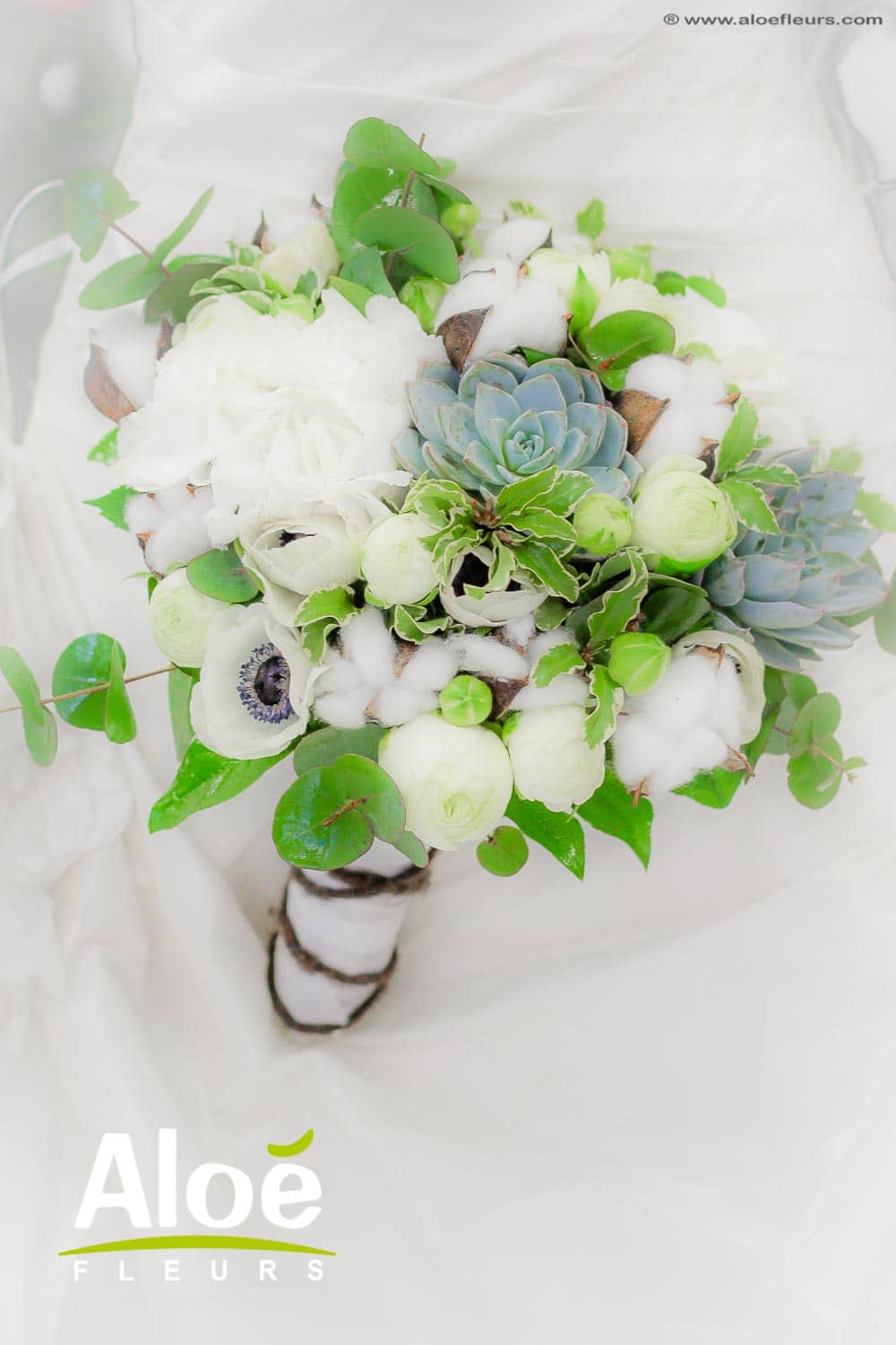 Bouquet Mariée Rond Blanc Hiver Crassula Anemone Coton